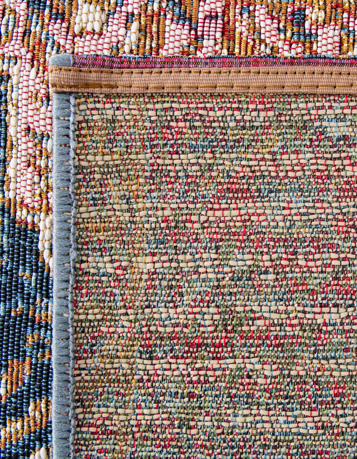 Detail image of 7' 10 x 7' 10  Washable Traditional Indoor / Outdoor Square Rug