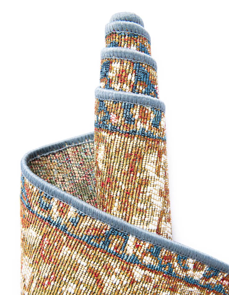 Detail image of 7' 10 x 7' 10  Washable Traditional Indoor / Outdoor Square Rug