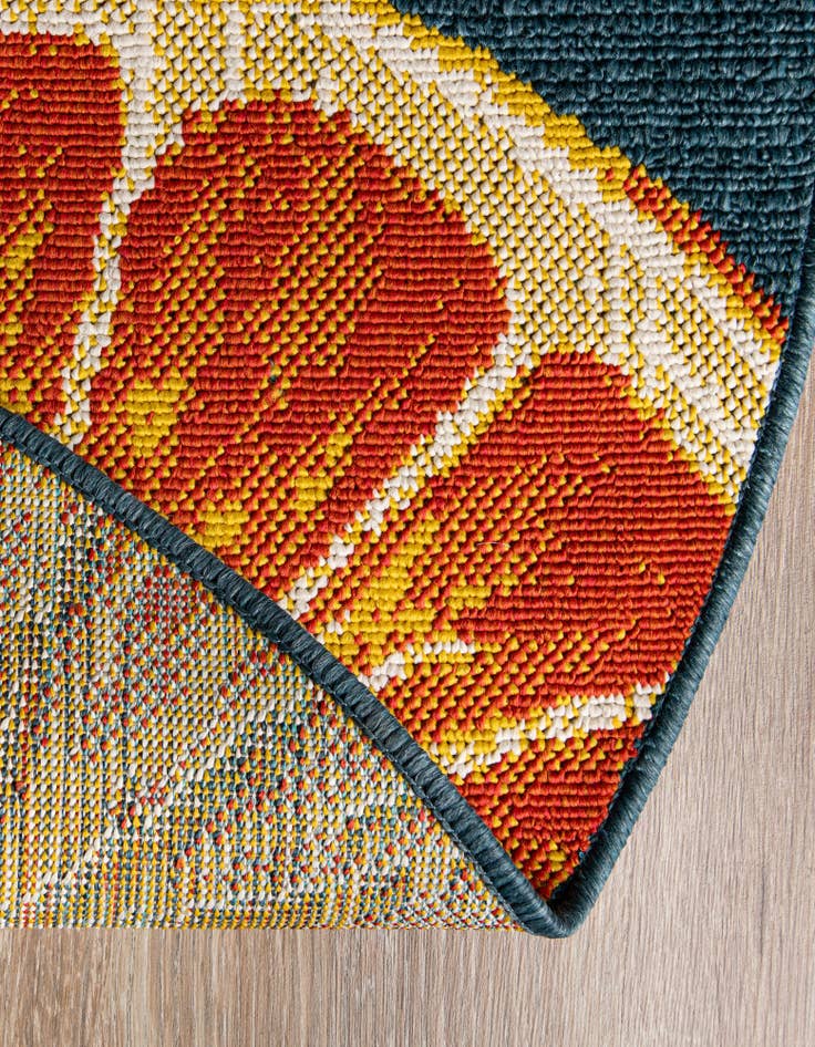 Detail image of 7' 10 x 7' 10  Washable Modern Indoor / Outdoor Round Rug