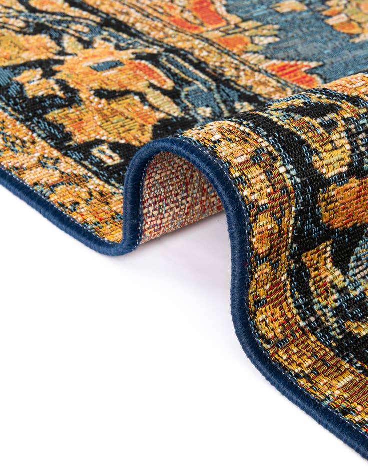 Detail image of 4' x 4'  Washable Traditional Indoor / Outdoor Round Rug