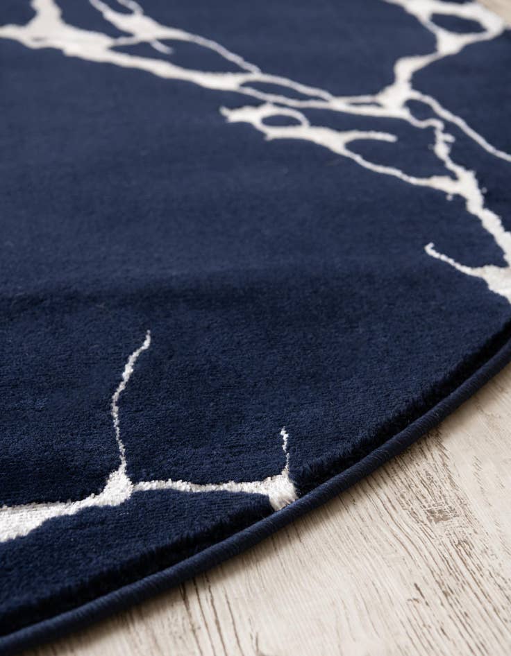 Detail image of 7' 10 x 7' 10 Vogue Geo Round Rug