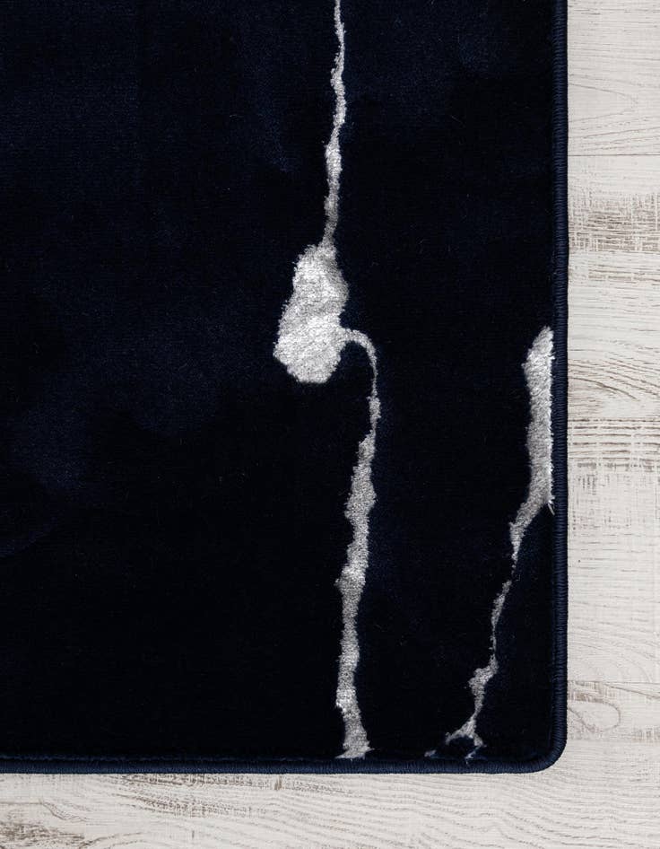 Detail image of 2' 7 x 10' Vogue Geo Runner Rug