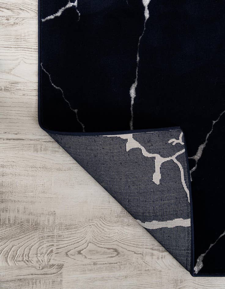 Detail image of 7' 10 x 7' 10 Vogue Geo Square Rug