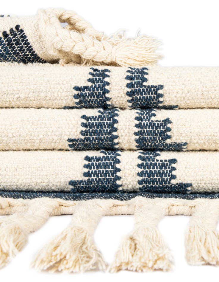 Detail image of 5' 1 x 8' Hand Woven Arizona Wool Rug