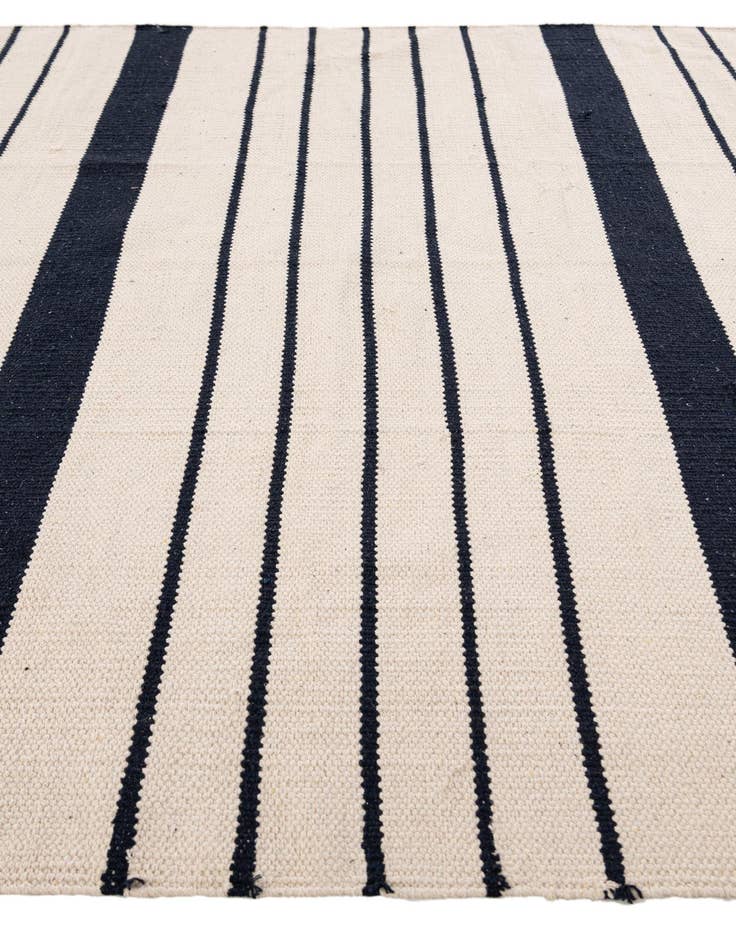 Detail image of 5' x 8'  Hand Woven Chindi Cotton Rug