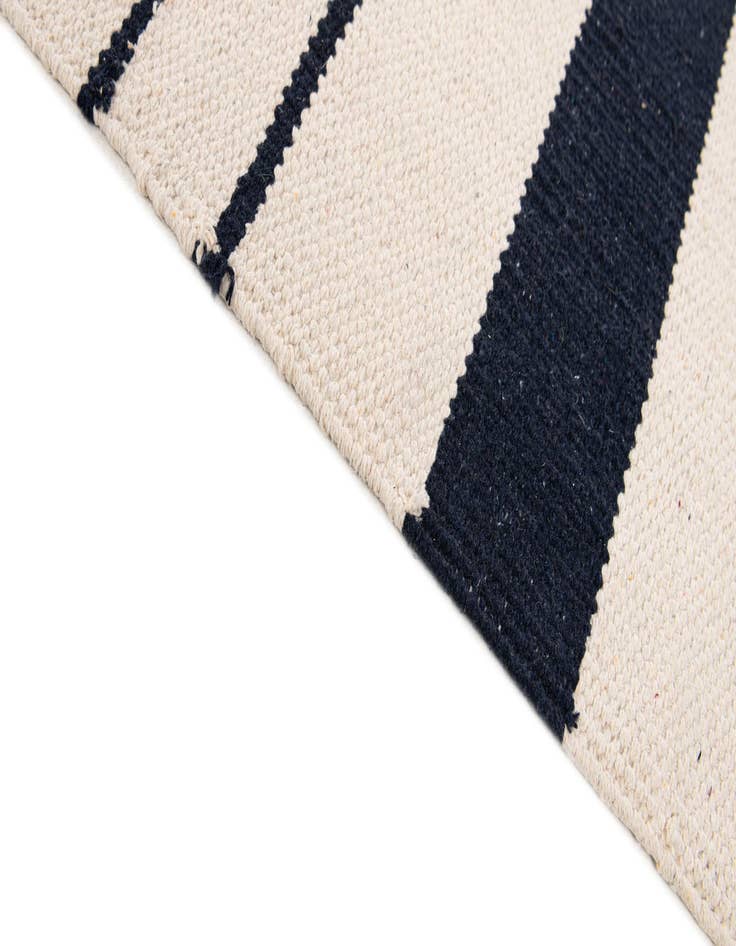 Detail image of 5' x 8'  Hand Woven Chindi Cotton Rug