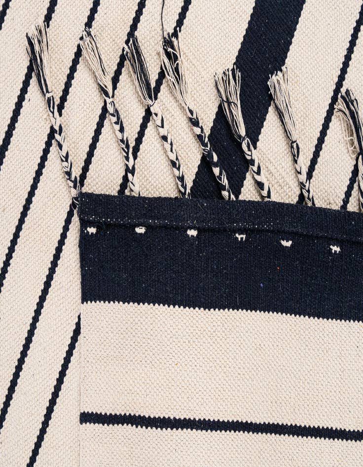 Detail image of 5' x 8'  Hand Woven Chindi Cotton Rug