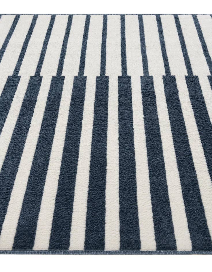 Detail image of 5' 3 x 7' 8 SoHo Rug