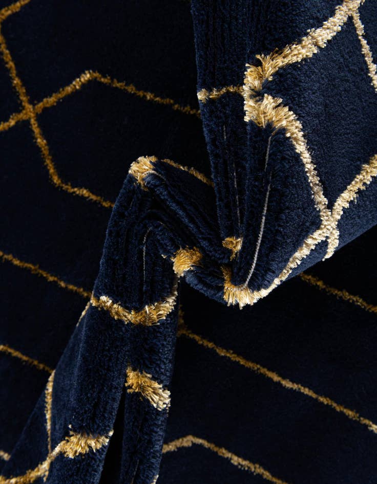 Detail image of 5' 3 x 8'  Marilyn Monroe™ Glam Trellis Rug