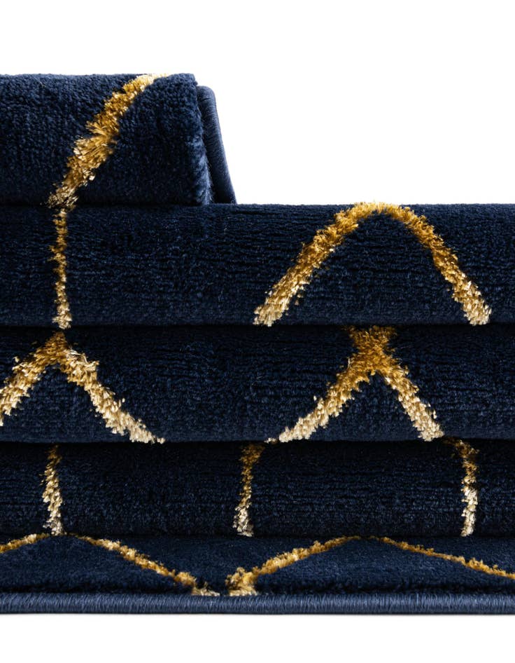 Detail image of 7' 10 x 10' Marilyn Monroe™ Glam Trellis Rug