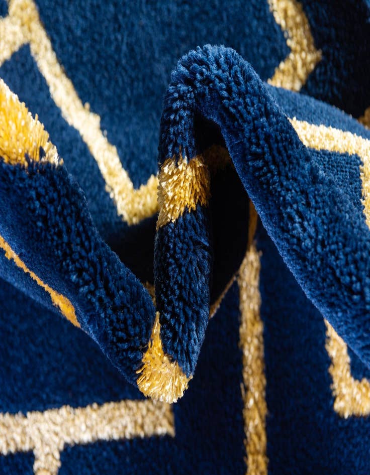 Detail image of 2' x 6'  Marilyn Monroe™ Glam Deco Runner Rug