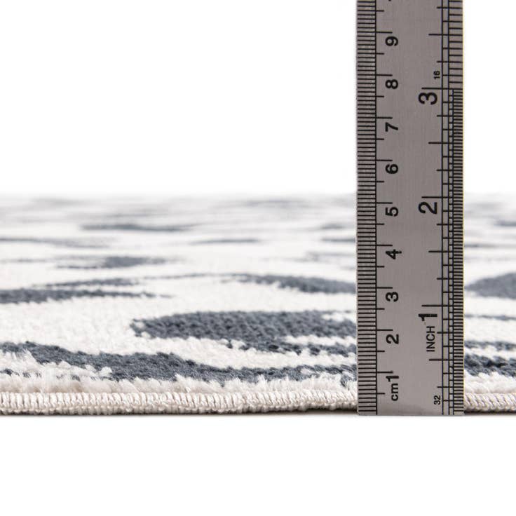 Detail image of 5' 3 x 7' 7 Victoria Rug