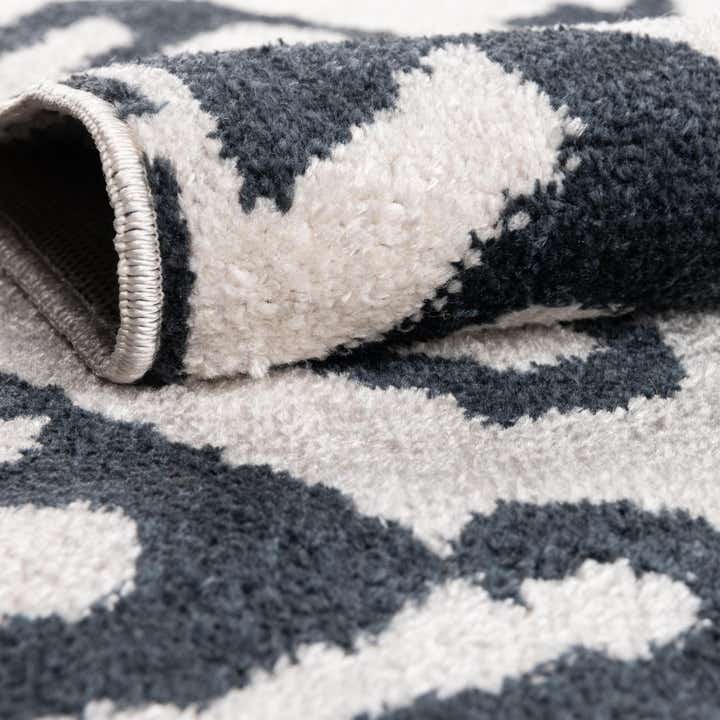 5' 3 x 7' 7 Victoria Rug