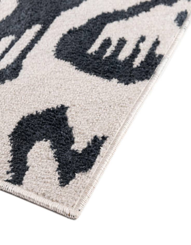 Detail image of 5' 3 x 7' 7 Victoria Rug