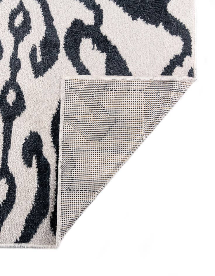 Detail image of 5' 3 x 7' 7 Victoria Rug