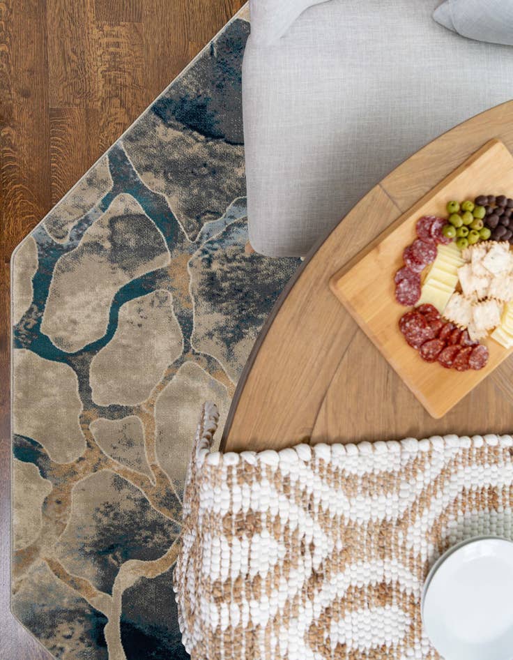 Detail image of 7' 10 x 7' 10 Gossamer Octagon Rug