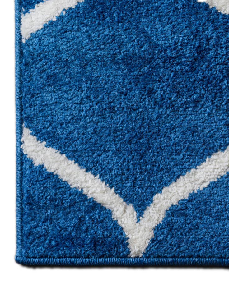 Detail image of 5' 3 x 5' 3 Lattice Frieze Octagon Rug