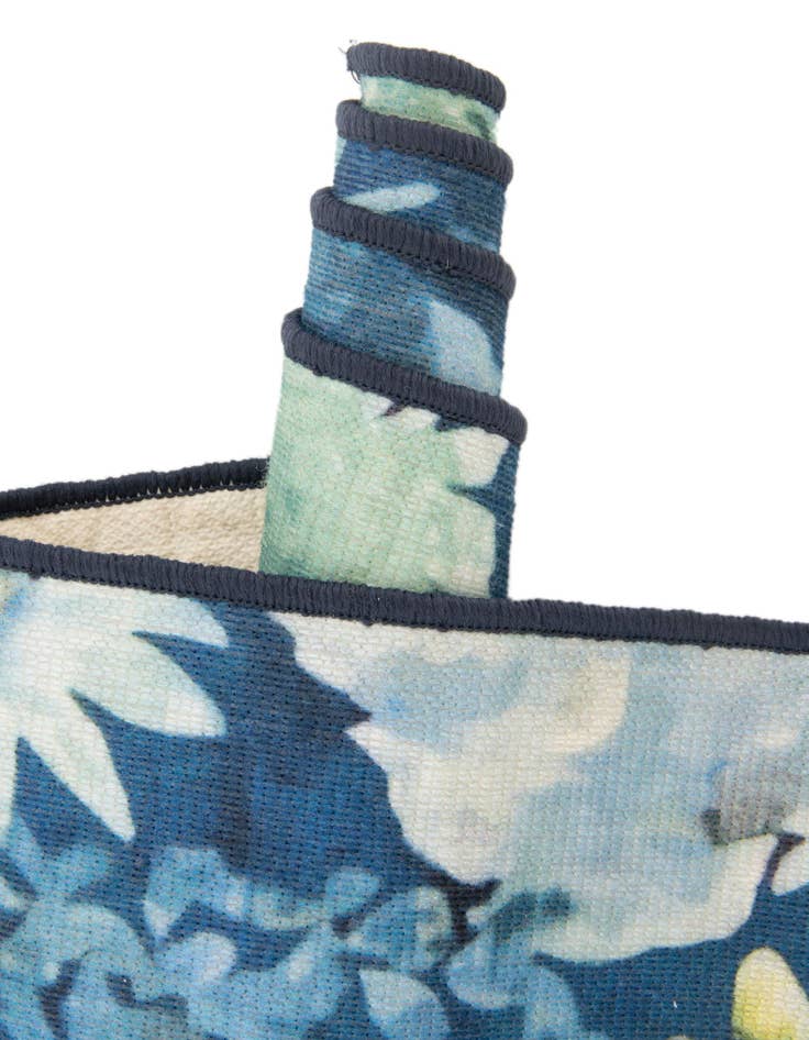 Detail image of 2' x 3' 1 Easy-Clean Jill Zarin Caribbean Indoor / Outdoor Oval Rug