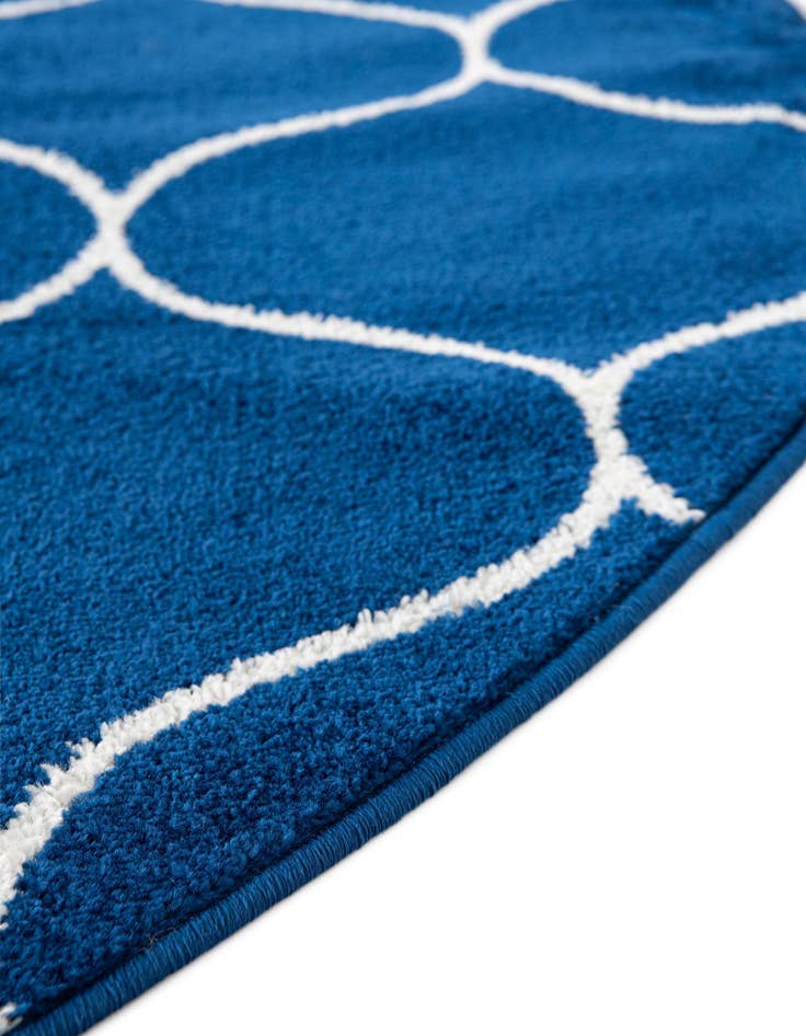 Detail image of 7' 10 x 10' Lattice Frieze Oval Rug