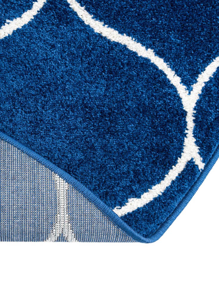 Detail image of 7' 10 x 10' Lattice Frieze Oval Rug