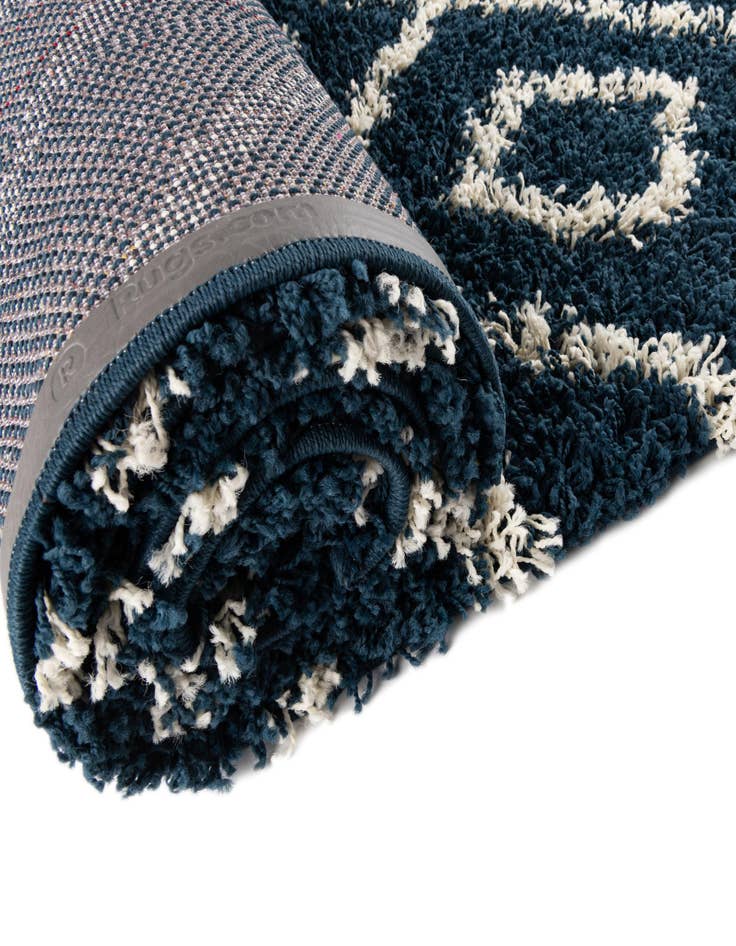 Detail image of 5' 3 x 8' Lattice Shag Oval Rug