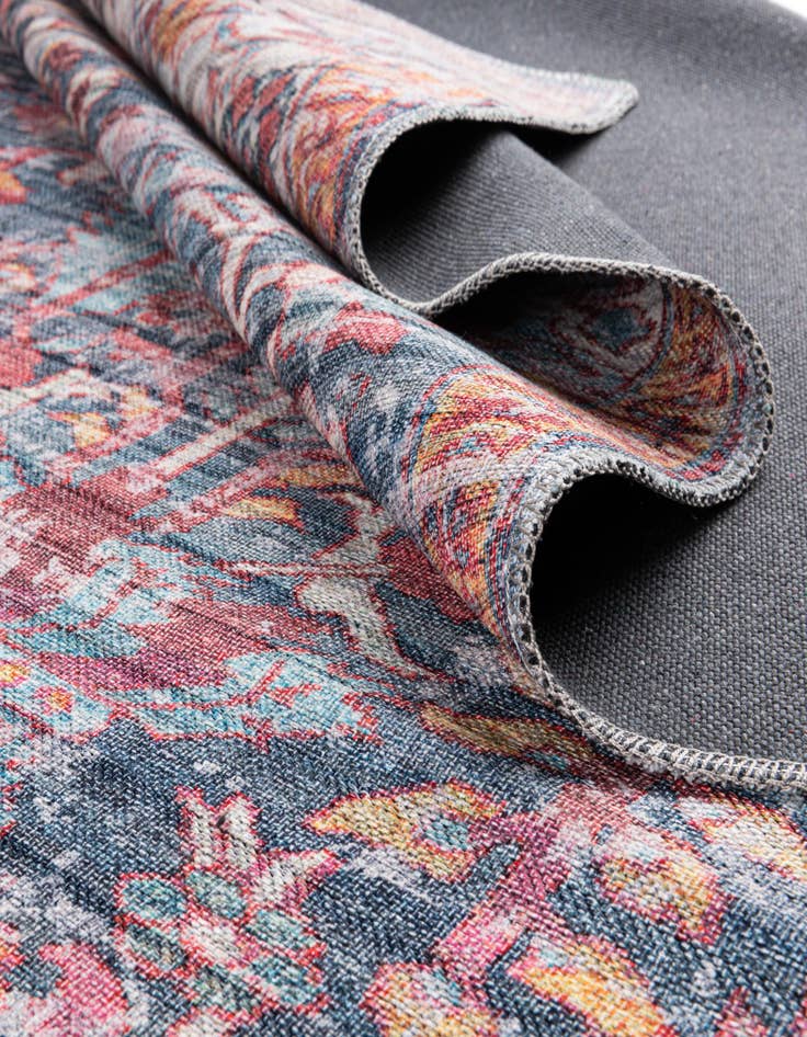 Detail image of 2' x 3' Washable Maahru Oval Rug