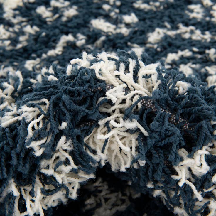 Detail image of 7' 10 x 10' Moroccan Trellis Shag Oval Rug