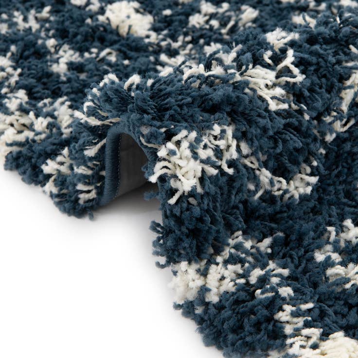 Detail image of 7' 10 x 10' Moroccan Trellis Shag Oval Rug