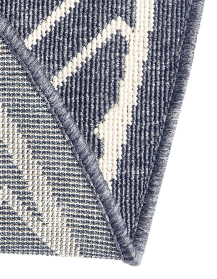 Detail image of 5' 3 x 8' Washable Lattice Indoor / Outdoor Oval Rug