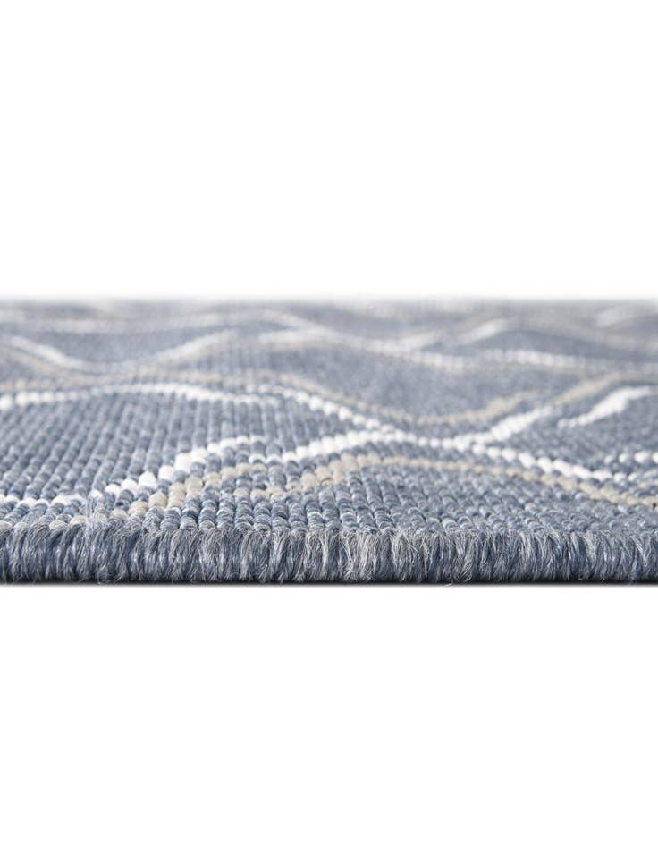 Detail image of 7' 10 x 10' Easy-Clean Lattice Indoor / Outdoor Oval Rug