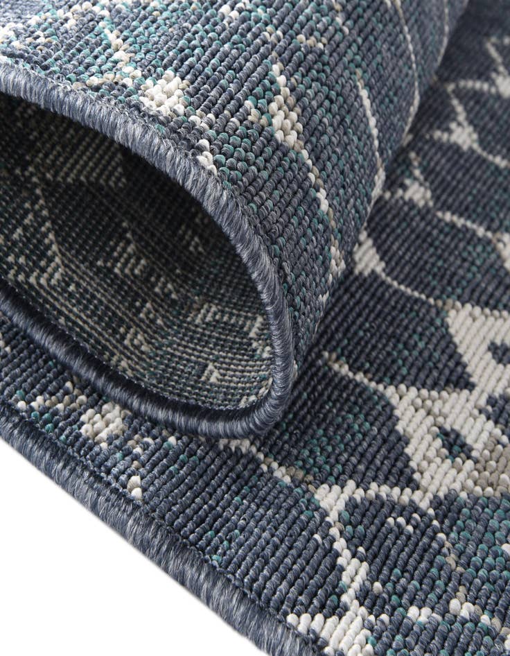 Detail image of 5' 3 x 8' Washable Lattice Indoor / Outdoor Oval Rug