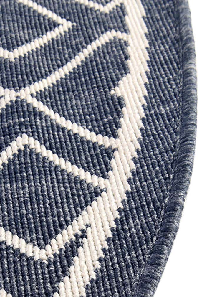 5' 3 x 8' Easy-Clean Trellis Indoor / Outdoor Oval Rug