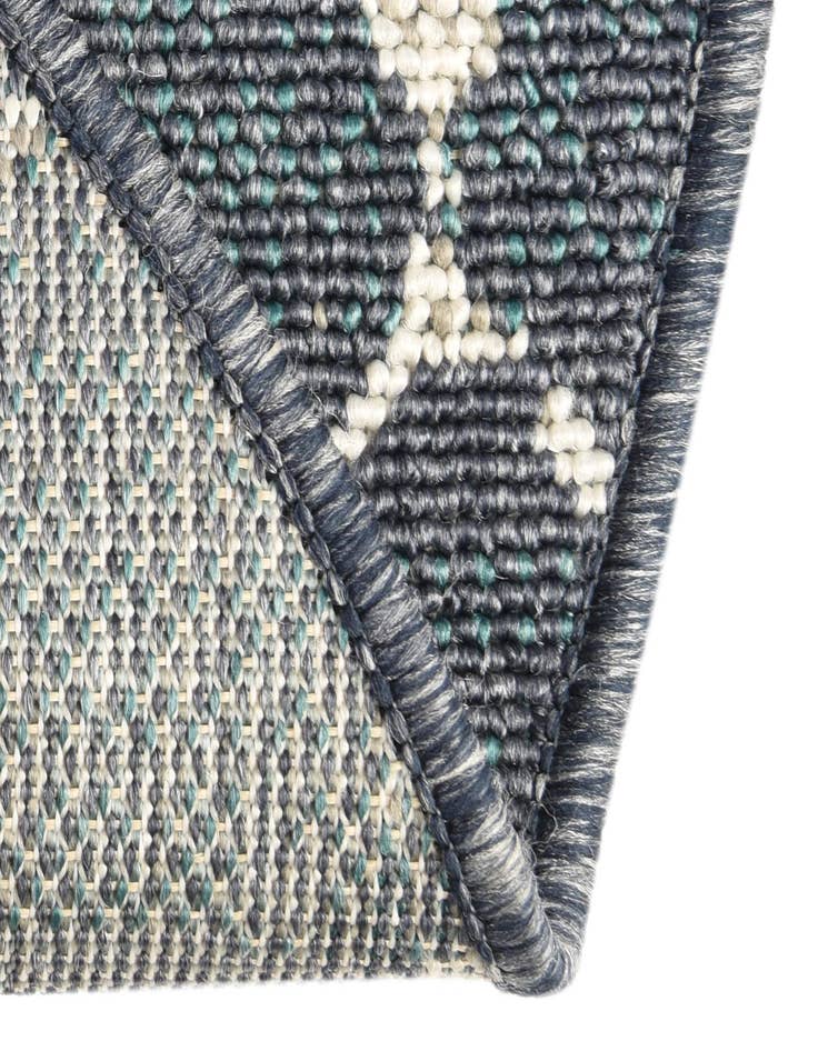 Detail image of 5' 3 x 8' Easy-Clean Trellis Indoor / Outdoor Oval Rug