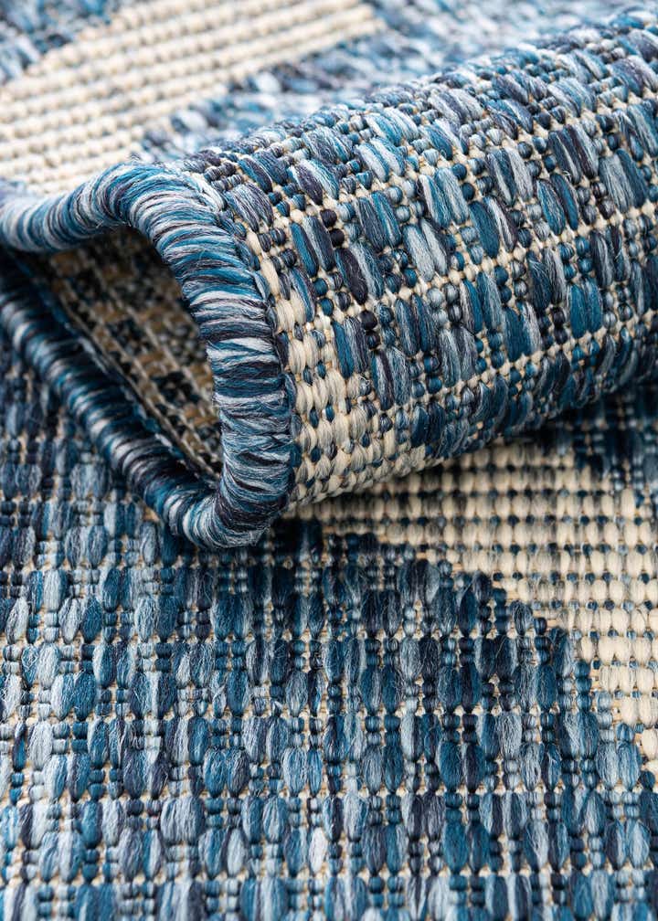 7' 10 x 10' Easy-Clean Trellis Indoor / Outdoor Oval Rug