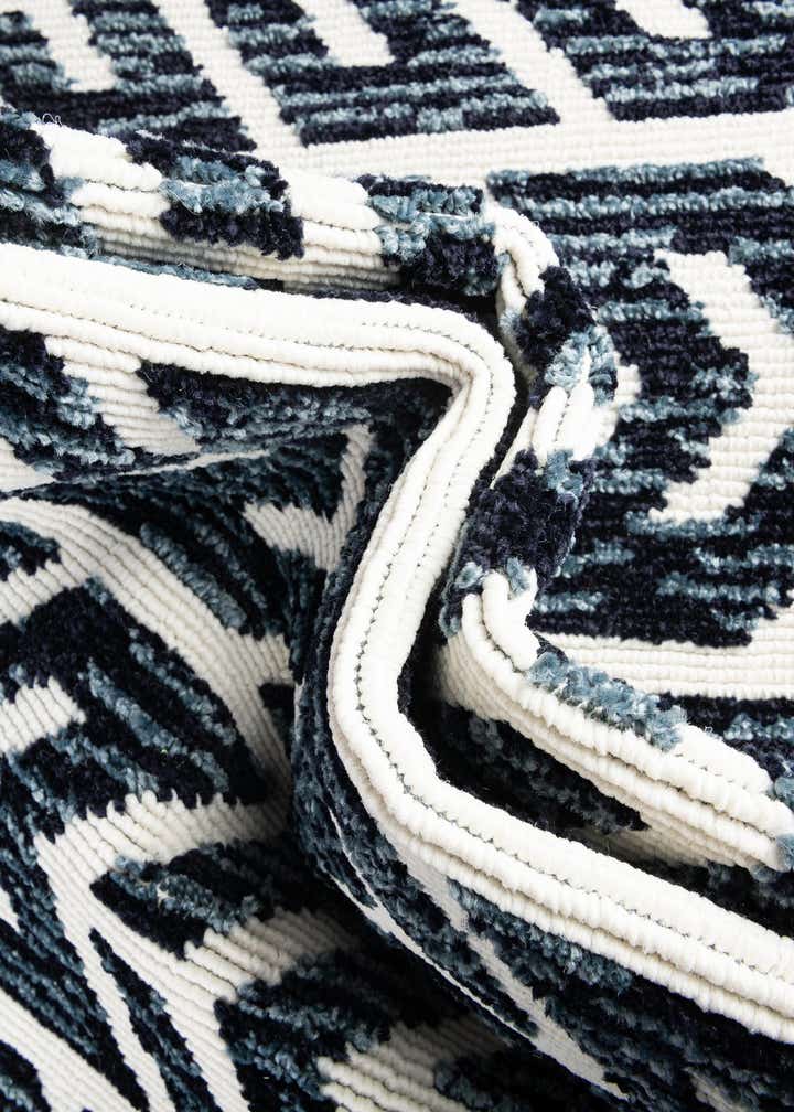 5' x 8' Easy-Clean Sabrina Soto Aston Indoor / Outdoor Oval Rug