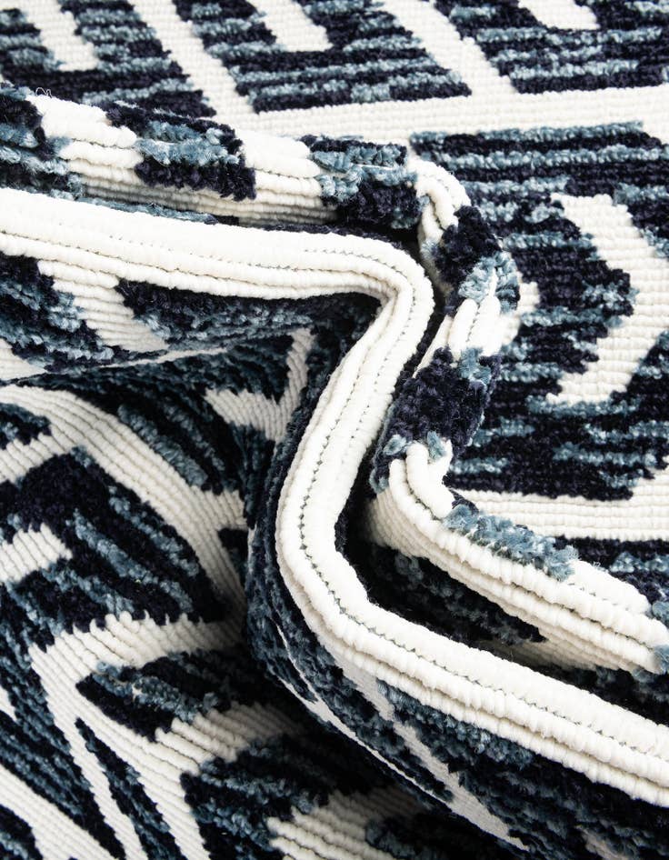 Detail image of 5' x 8' Easy-Clean Sabrina Soto Aston Indoor / Outdoor Oval Rug