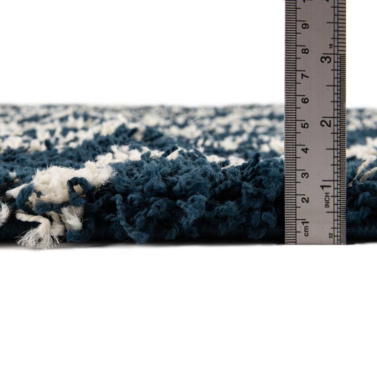 Detail image of 4' x 6' Trellis Shag Oval Rug