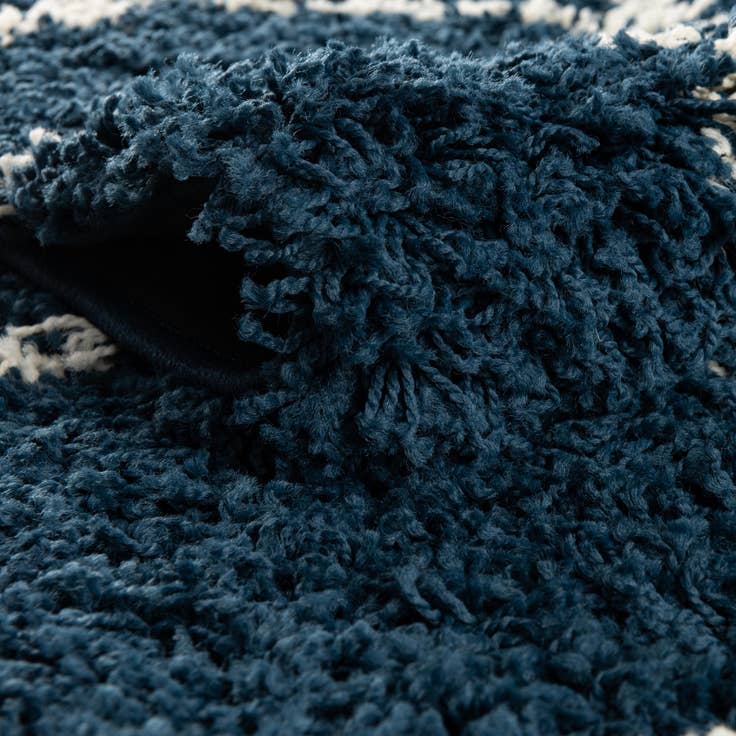 Detail image of 4' x 6' Trellis Shag Oval Rug