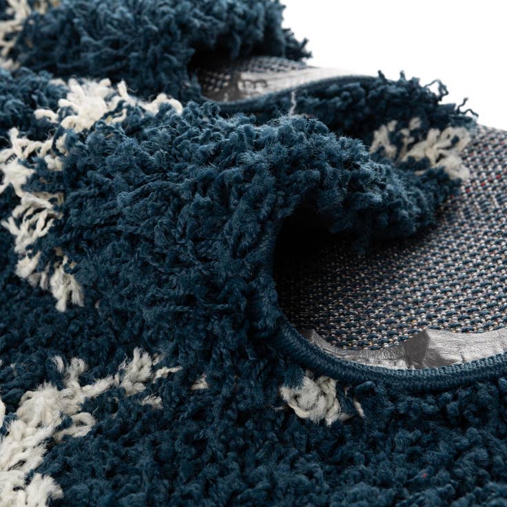 Detail image of 4' x 6' Trellis Shag Oval Rug
