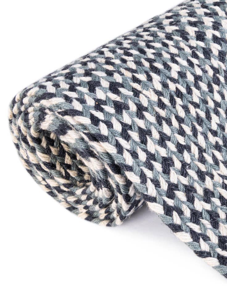 Detail image of 2' x 3' 1 Handmade Tweed Braided Jute Oval Rug