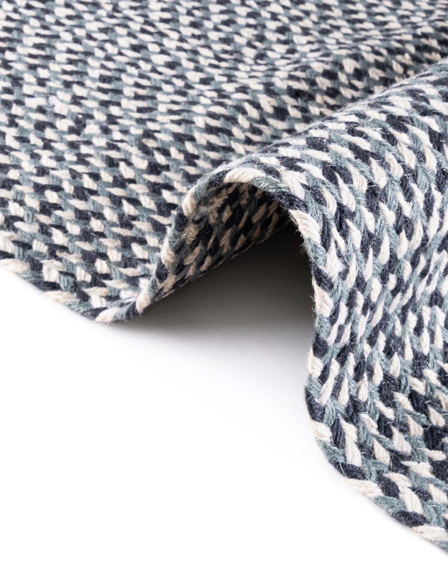 2' x 3' 1 Handmade Tweed Braided Jute Oval Rug
