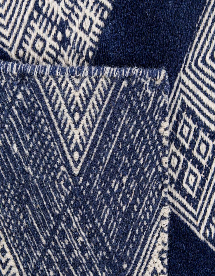 Detail image of 5' 2 x 8' 4  Hand Knotted  Oriental Rug