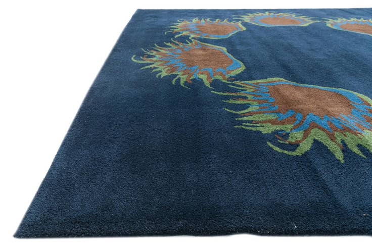 Detail image of 7' 5 x 7' 7 Agra Rug