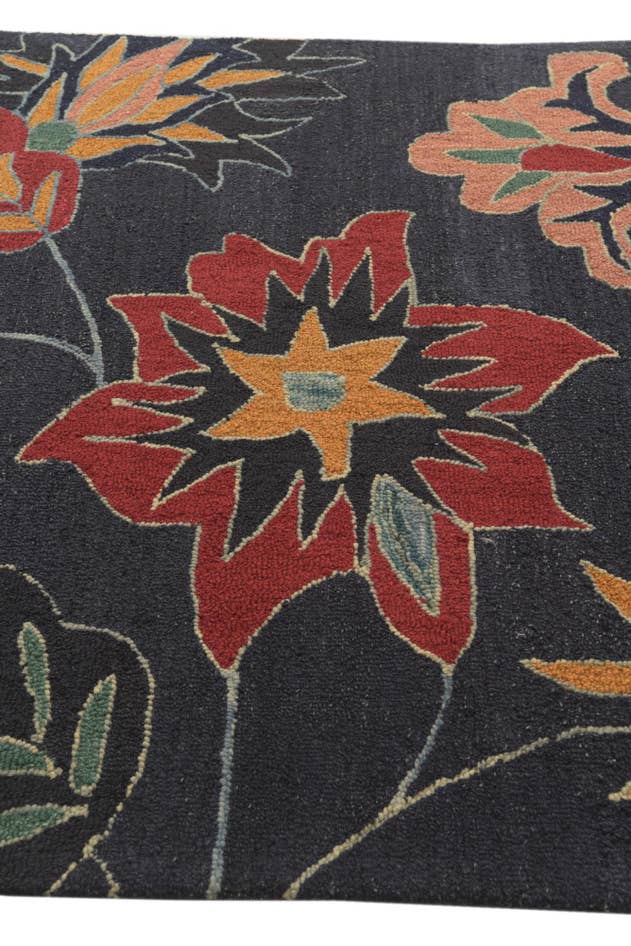 Detail image of 5' 1 x 8' Agra Wool Rug