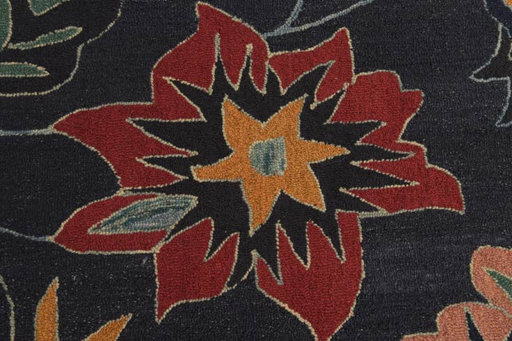Detail image of 5' 1 x 8' Agra Wool Rug
