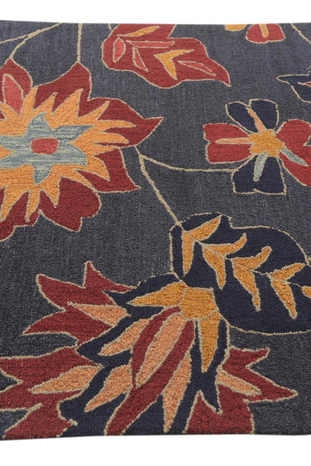 Detail image of 5' x 8' Agra Wool Rug