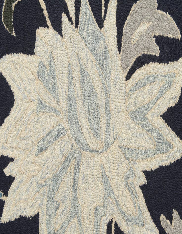 Detail image of 8' x 10' Agra Wool Rug