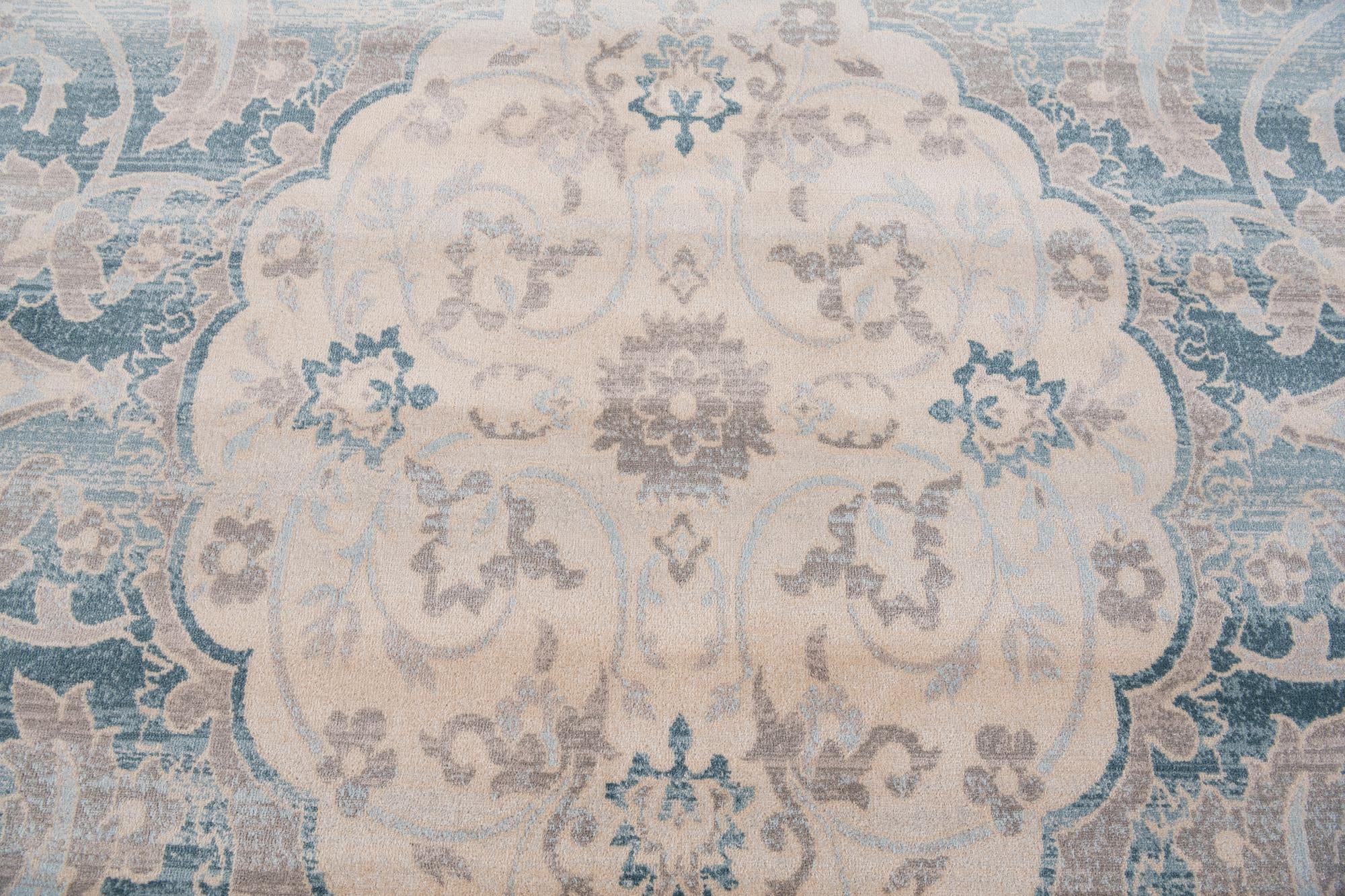 4' 10 x 8' Alexis Rug