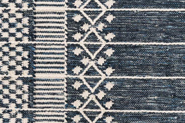 Detail image of 3' 1 x 5' 1 Hand Woven Arizona Wool Rug