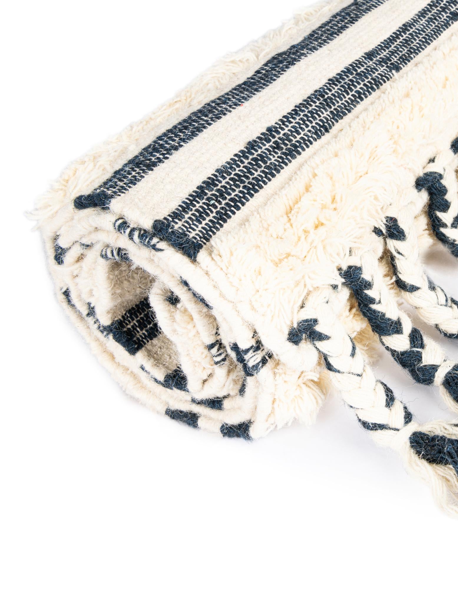 2' x 3' 1 Hand Woven Arizona Wool Rug